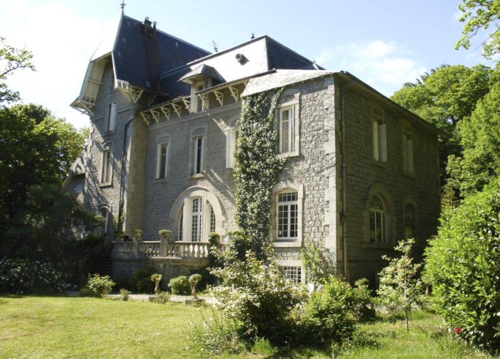 ホテル Domaine Du Lampy-Neuf Saissac エクステリア 写真